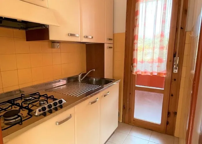 Flat In A House With Shared Pool 아파트