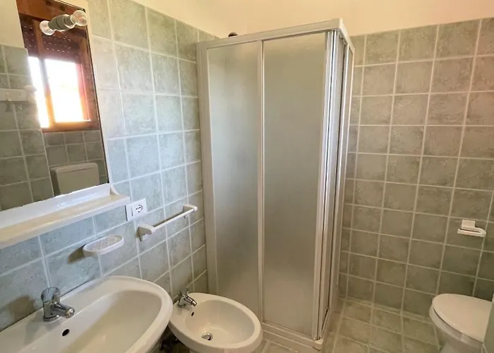 Flat In A House With Shared Pool * 비비오네