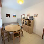 Flat In A House With Shared Pool بيبيوني