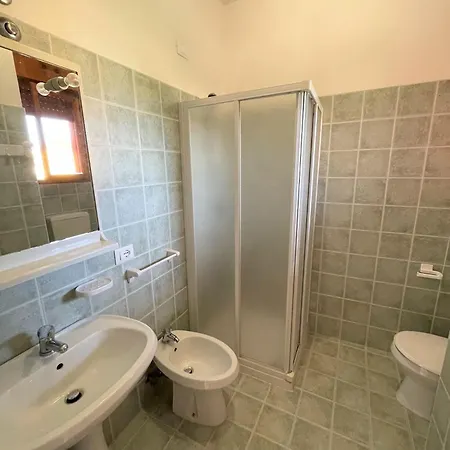 Flat In A House With Shared Pool * ビビオーネ