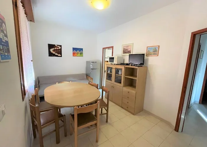 Flat In A House With Shared Pool Бибионе